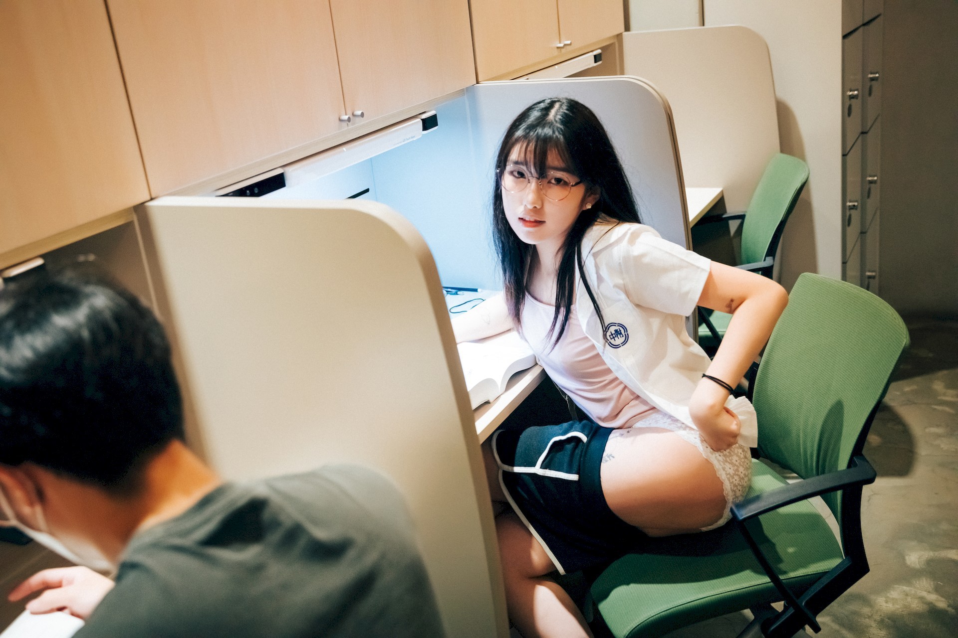 Sonson-손손-Loozy-Reading-Room-Set01-04-15