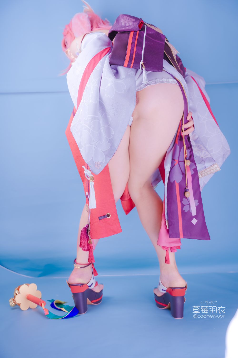草莓羽衣-caomeiyuyi-cosplay-Yae-Miko---Genshin-Impact-03-15