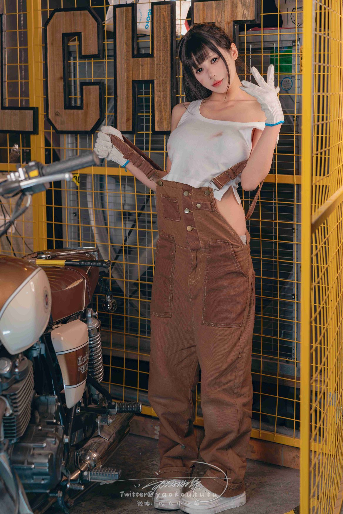 咬人小小兔-1月作品机车修理工-Shake-it-02-28