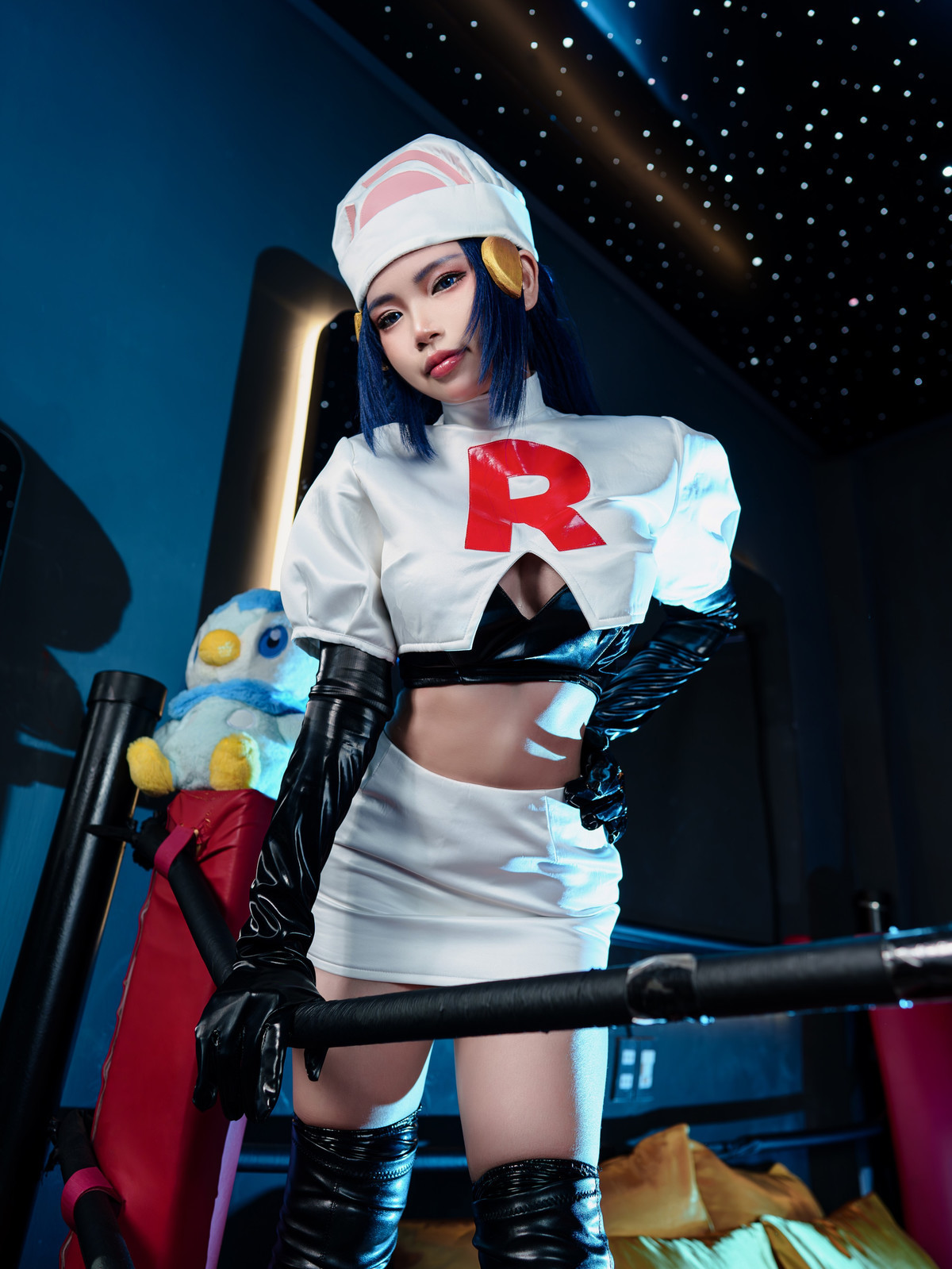 Cosplay-ZinieQ-Dawn-Pokemon-in-Team-Rocket-Costume-04-28