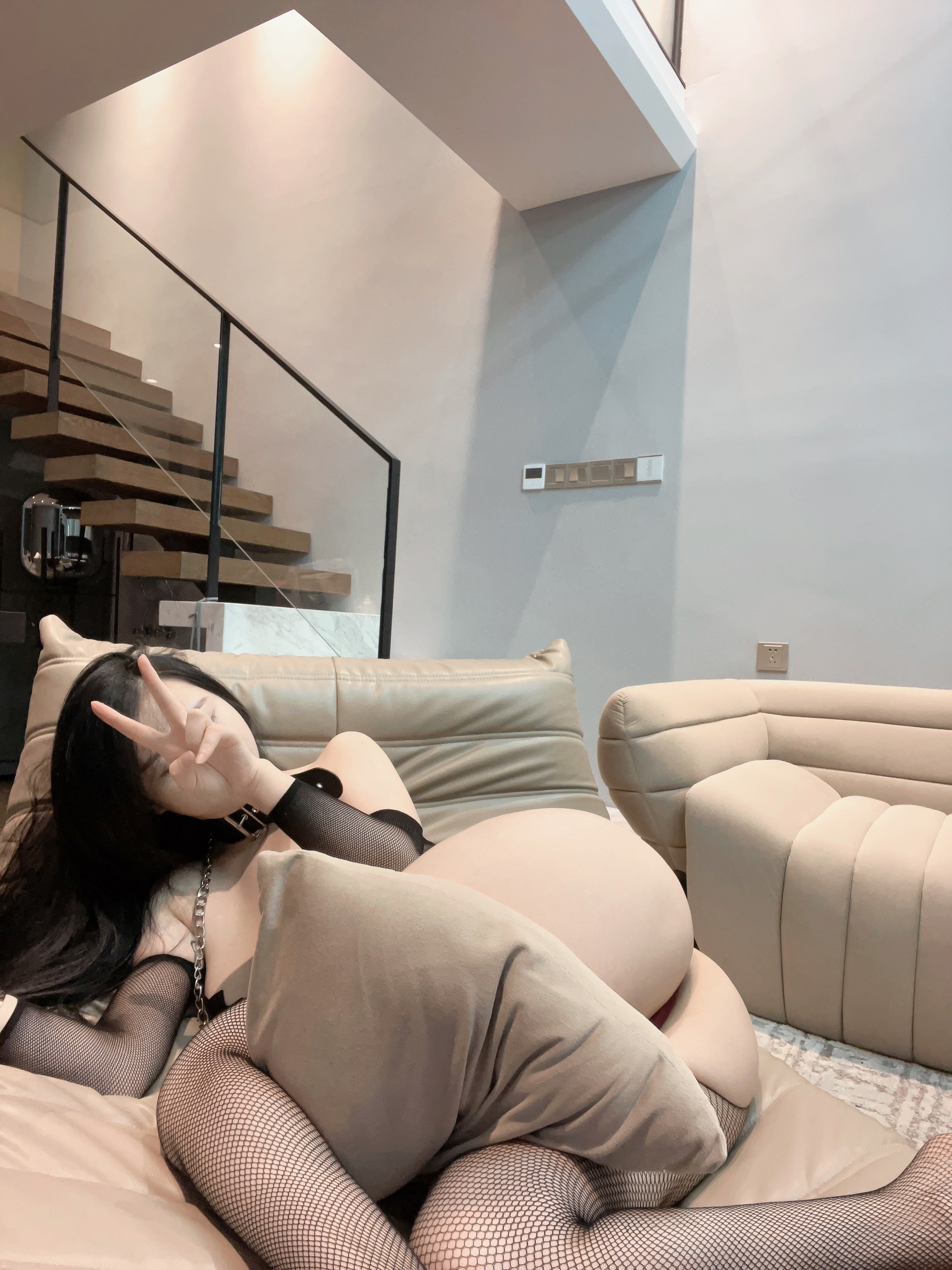 左公子666--网洞连体黑丝大辟谷-02-20