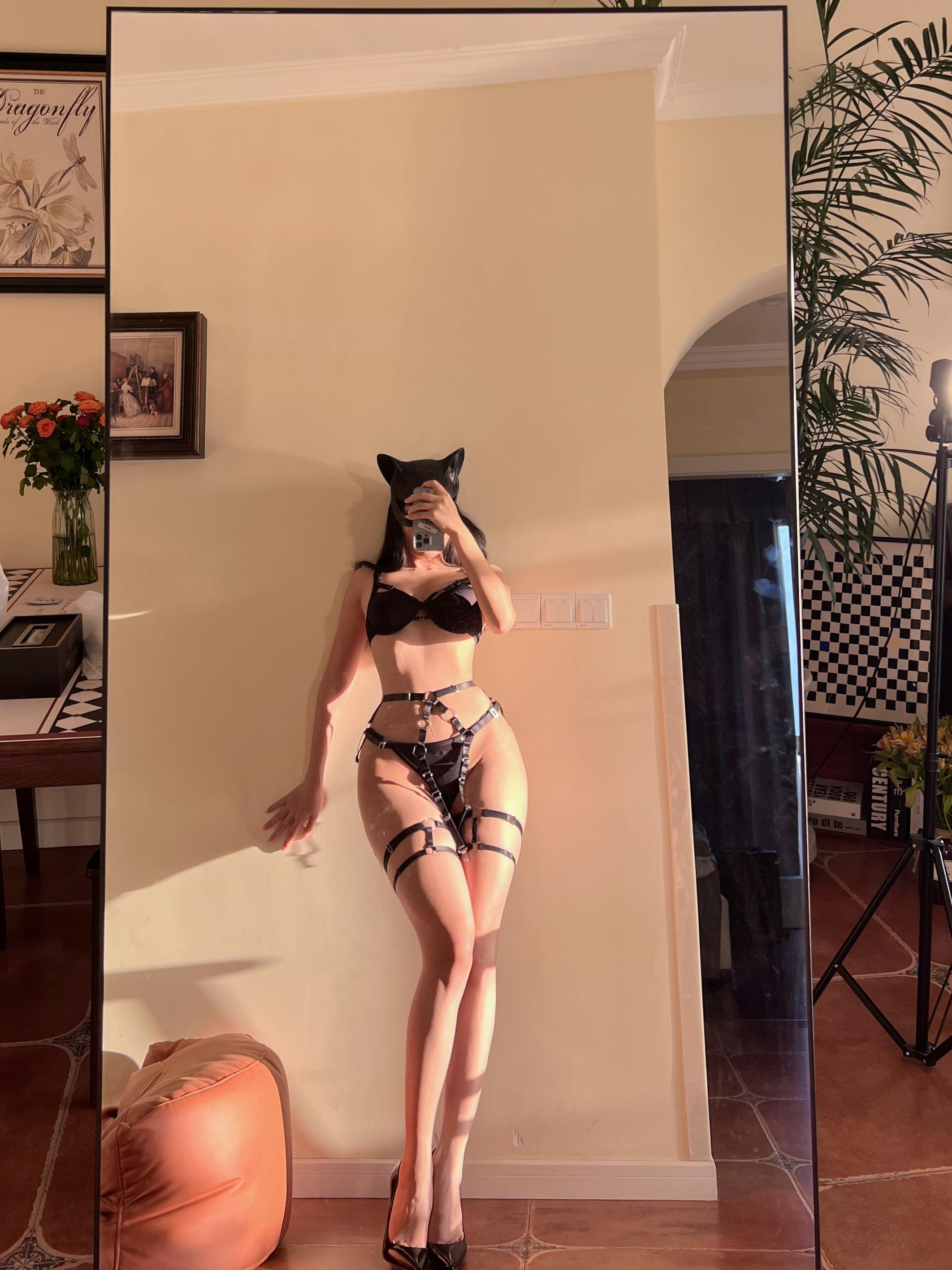 035纪念小小v5--微密圈系列-猫女20P68MB-08-29