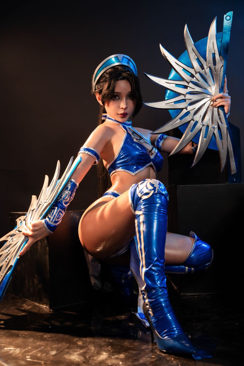 Umeko-J-cosplay-Kitana---Mortal-Kombat-04-14