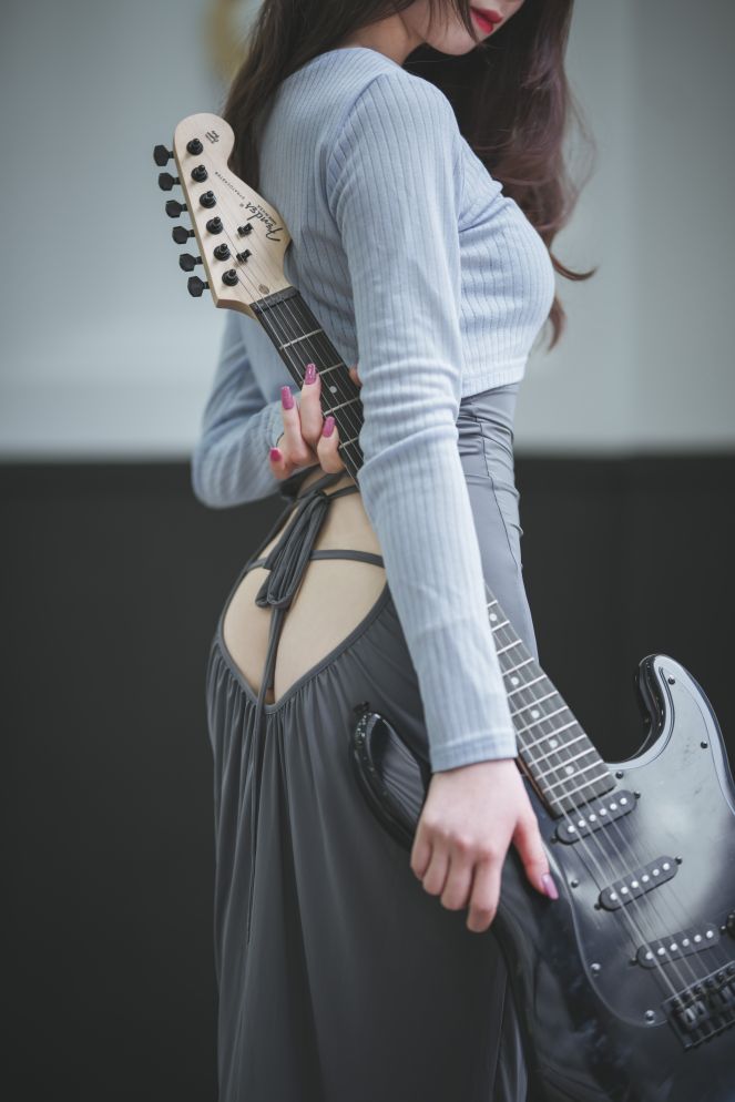 封疆疆v---吉他妹妹-40P-330MB-03-09