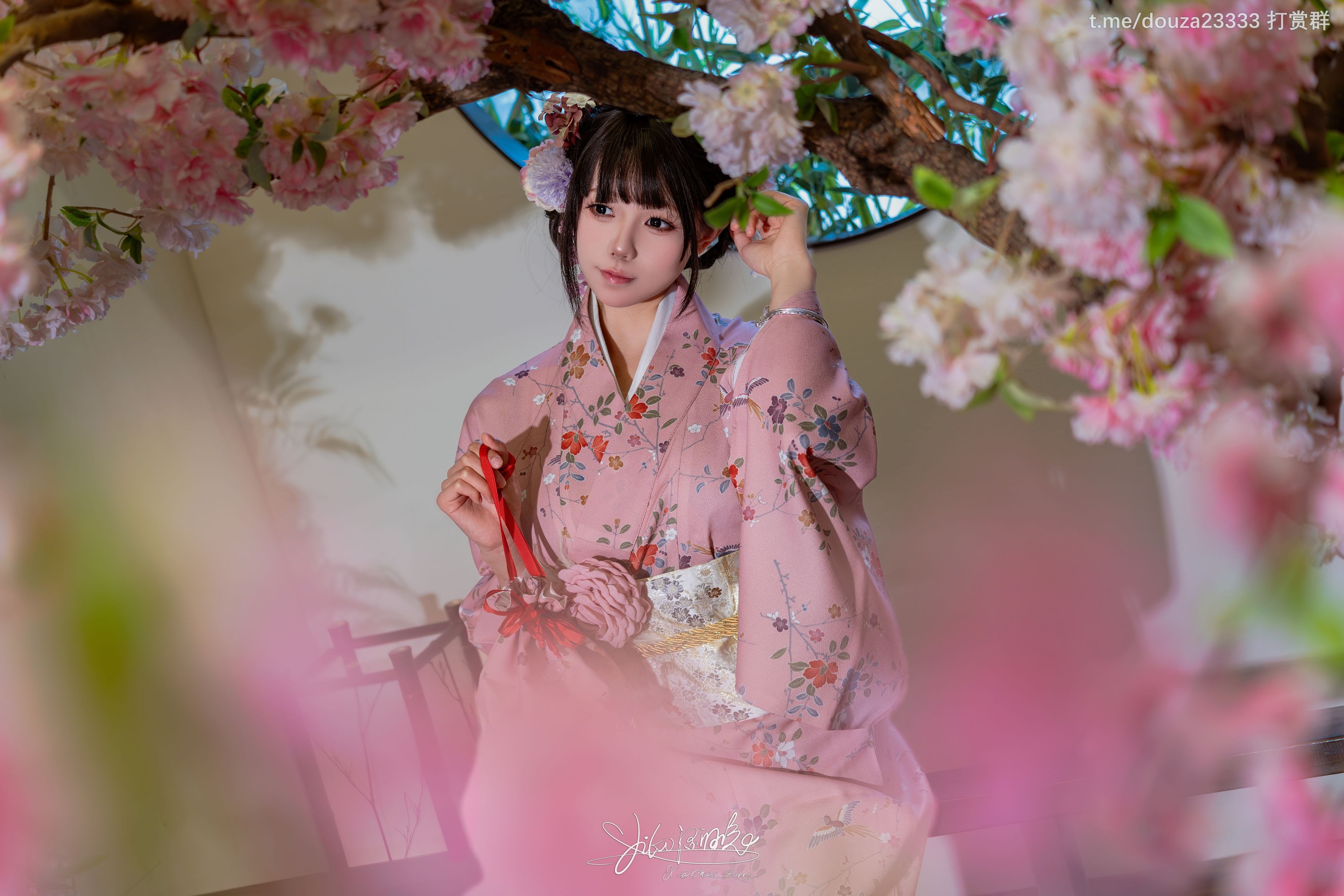 Yiko湿润兔-8月作品温泉の女将77P1V-燕无歇8月31打赏群资源-08-30