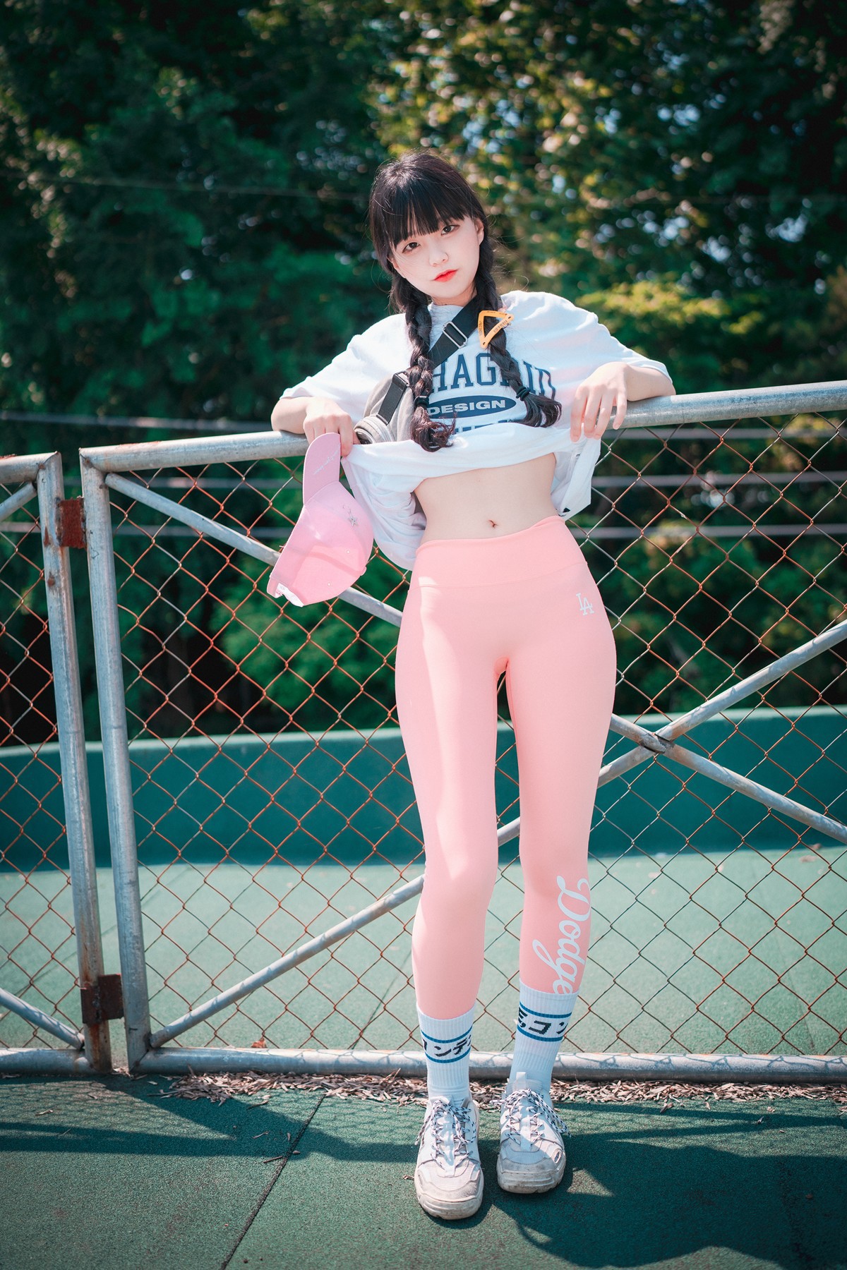 Jeong-Jenny-정제니-DJAWA-8216Loose-and-Tight-Pink8217-Set01-09-23