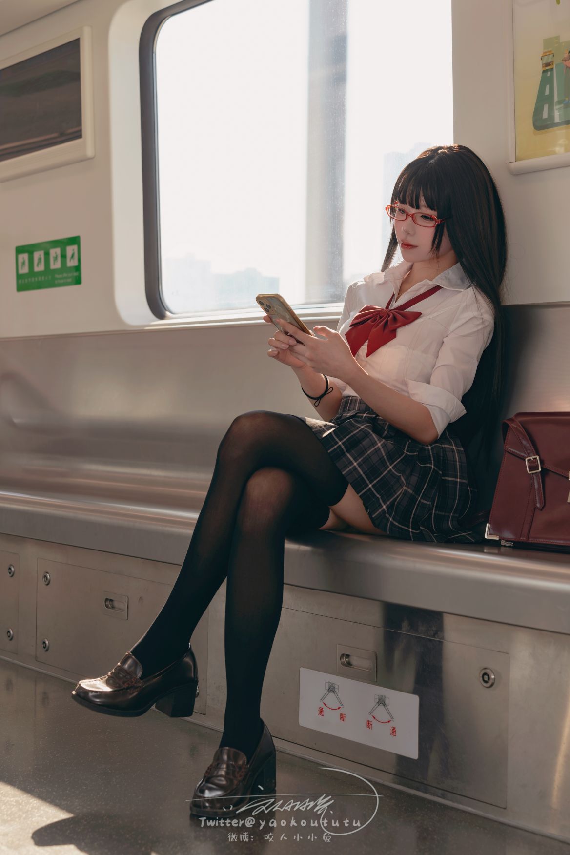 咬一口兔娘-十二月作品电车惊魂71P1V-期待-02-02