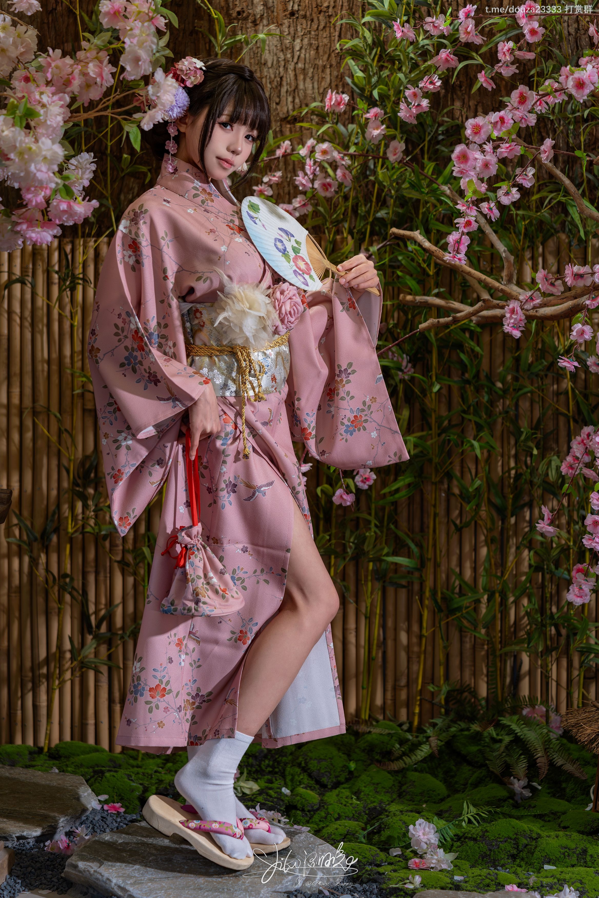 Yiko湿润兔-8月作品温泉の女将77P1V-燕无歇8月31打赏群资源-08-30