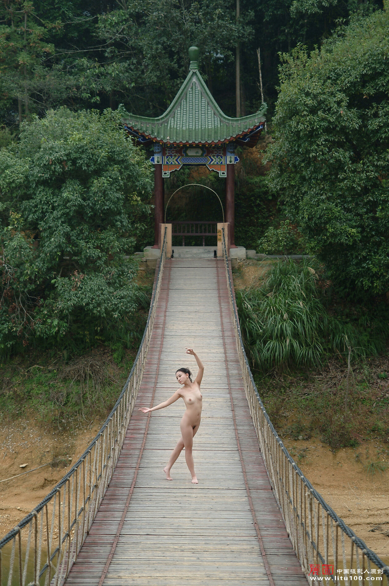 LITU100丽图-20071013-静雨-Vol04-丽图写真-人体美媚馆-10-25