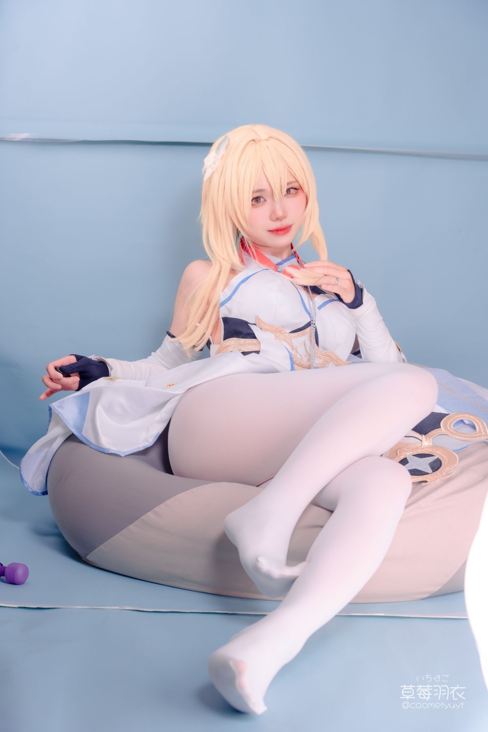草莓羽衣-caomeiyuyi-cosplay-Lumine---Genshin-Impact-03-15