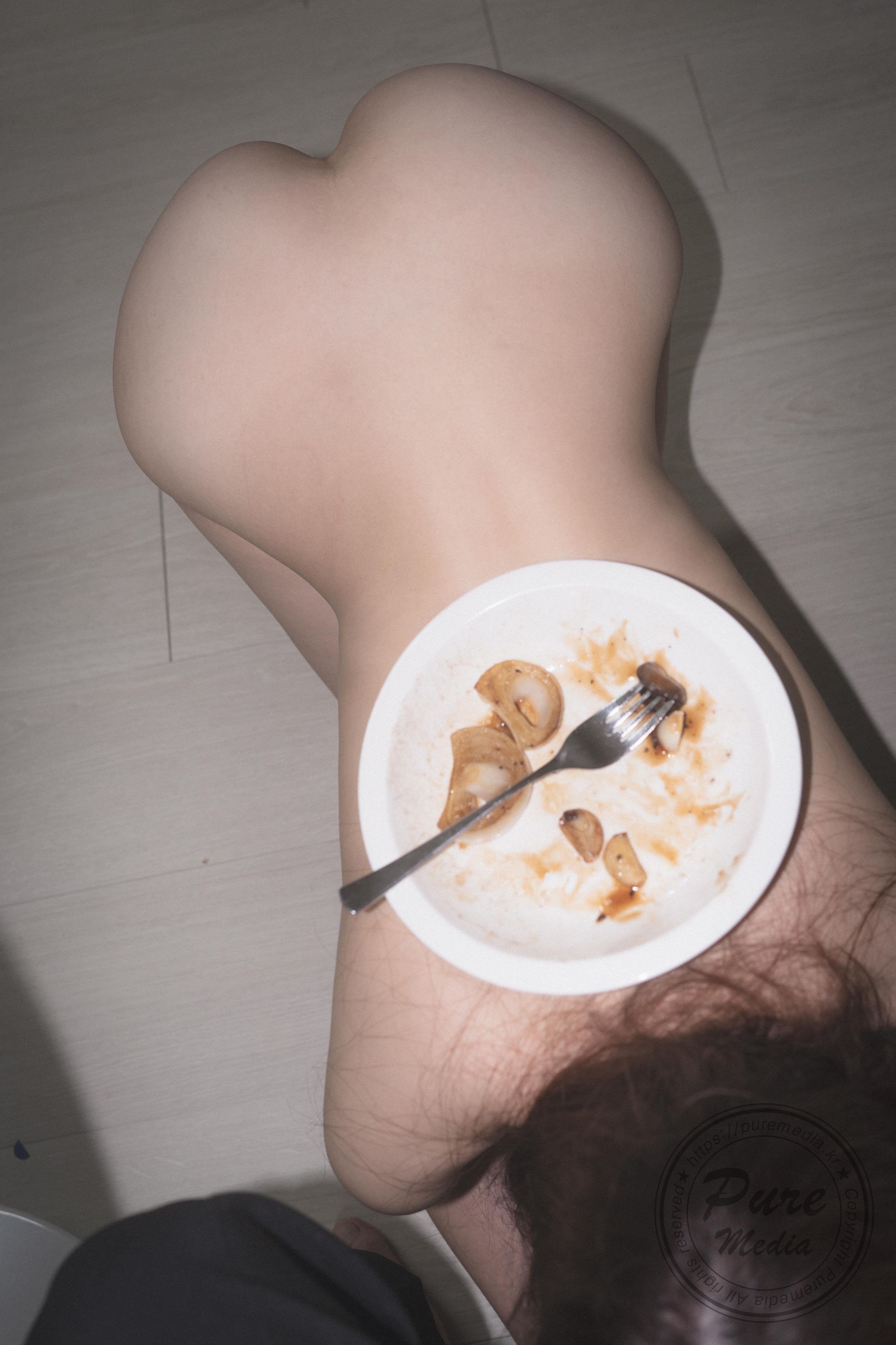 Pure-Media-Vol265-Yeha-예하---Hungry-Bitch-in-The-Stairwell-203P-08-17