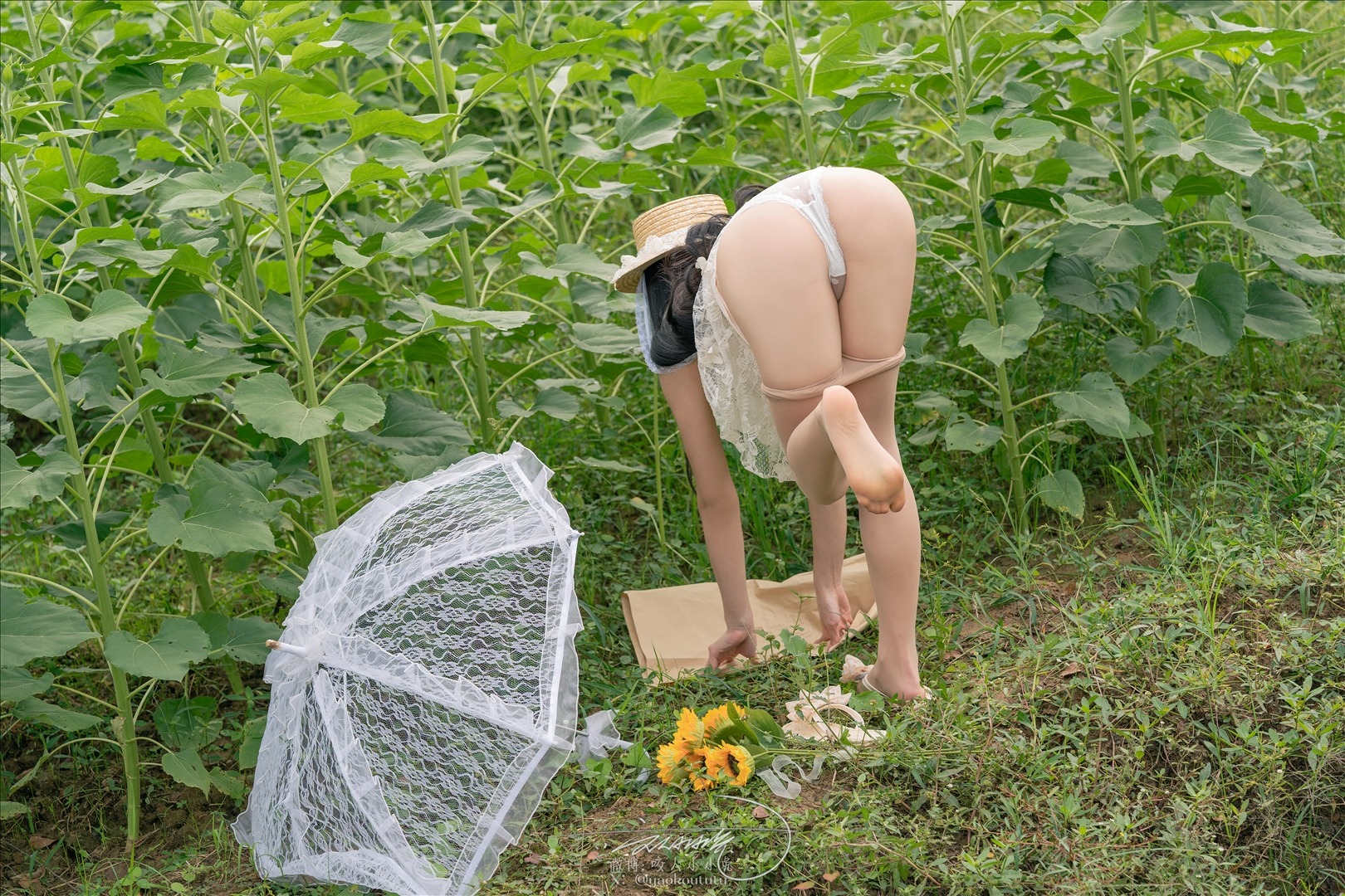 咬一口兔娘-咬人小小兔---七月作品-夏の葵-74P1V-74P-1V-101298-MB-20240828ad-08-30