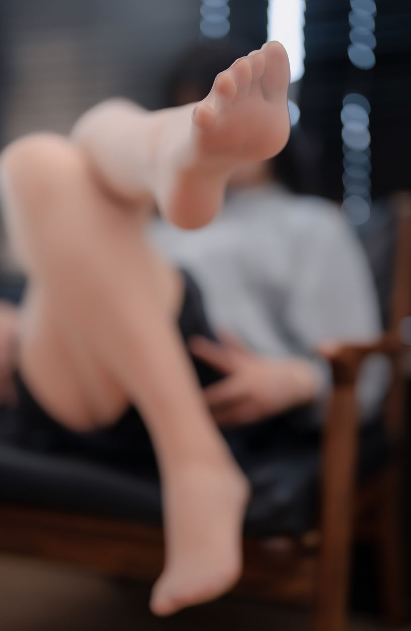 轩萧学姐---蓝裙OL170p4v-147G-06-18