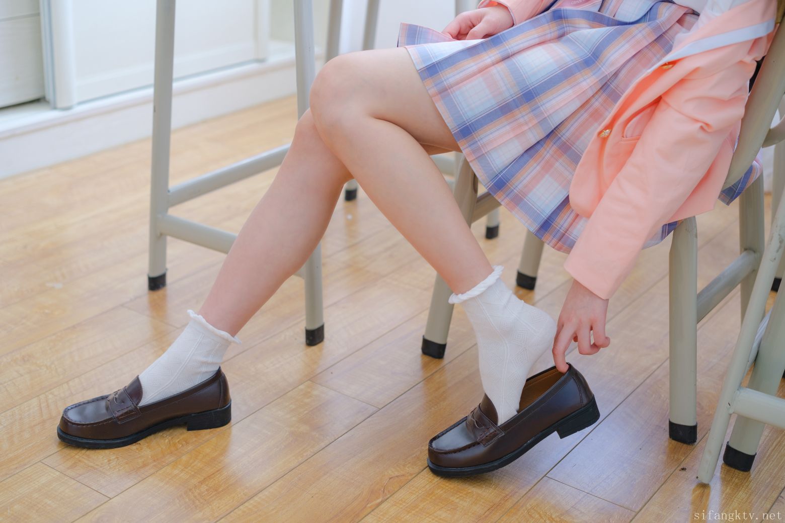 森萝财团-3万私定-清纯嫩妹小七-室内JK裤袜-全裸大尺度-01-05