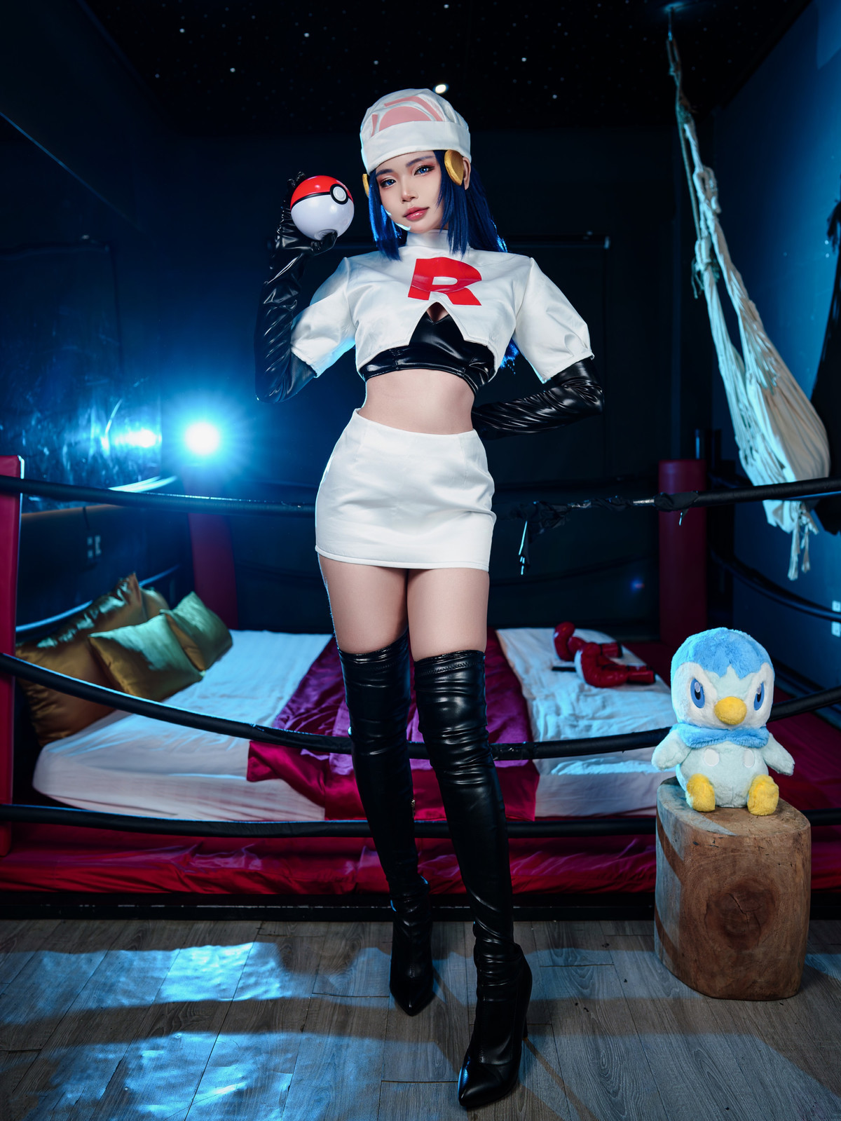 Cosplay-ZinieQ-Dawn-Pokemon-in-Team-Rocket-Costume-04-28