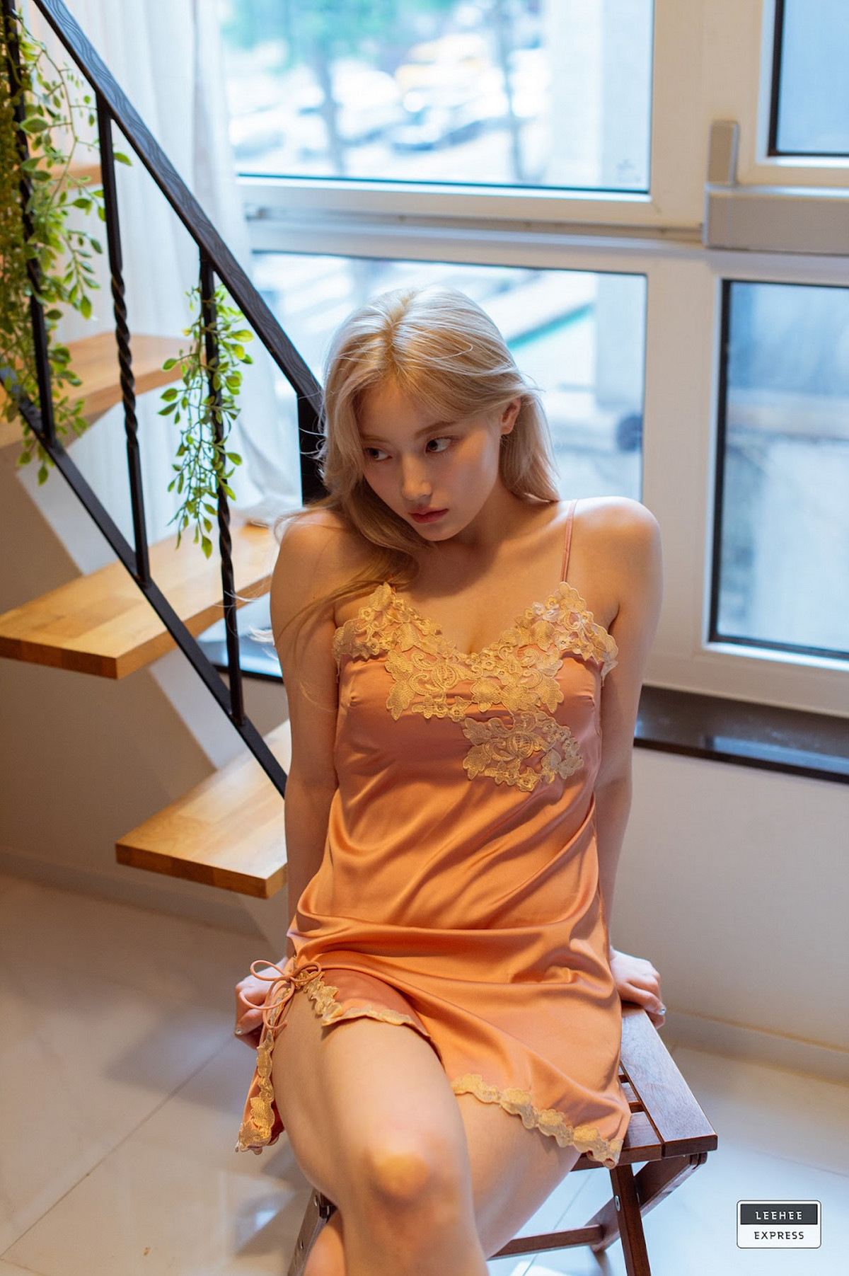 Jeong-Ah-정아-LEEHEE-EXPRESS-LEDG-077-10-12