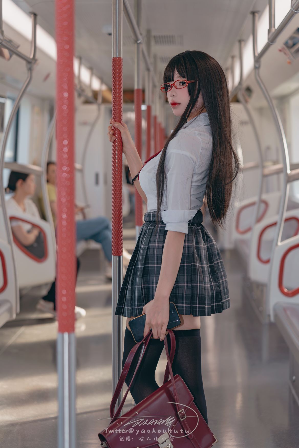 咬一口兔娘-十二月作品电车惊魂71P1V-期待-02-02