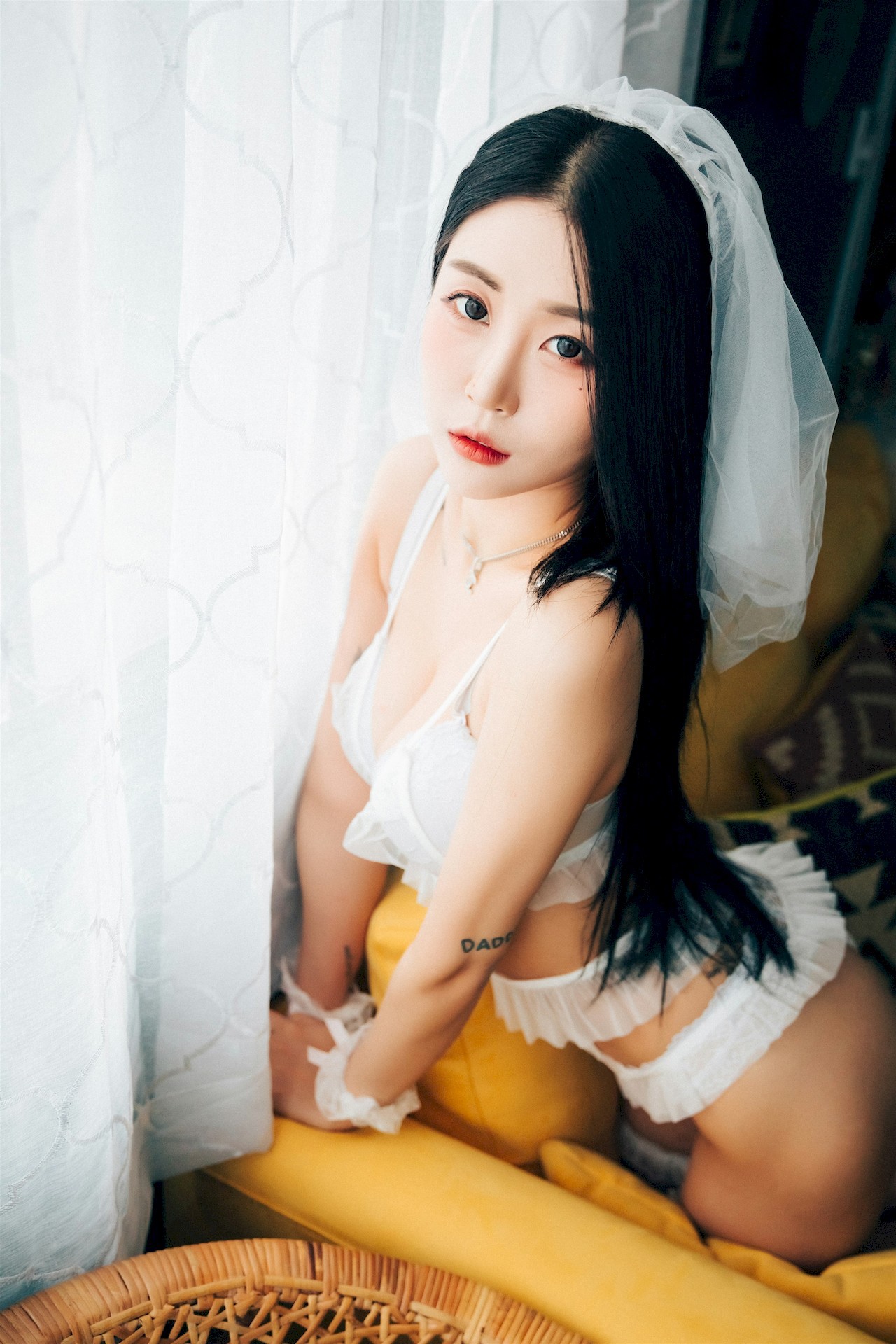 Jeong-Bomi-정보미-LOOZY-Holiday-Set02-10-02