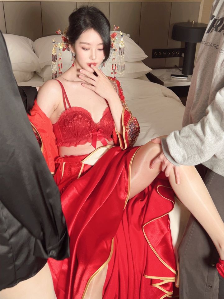 抖娘-利世---伴郎团轮新娘-55P2V-808MB-04-16