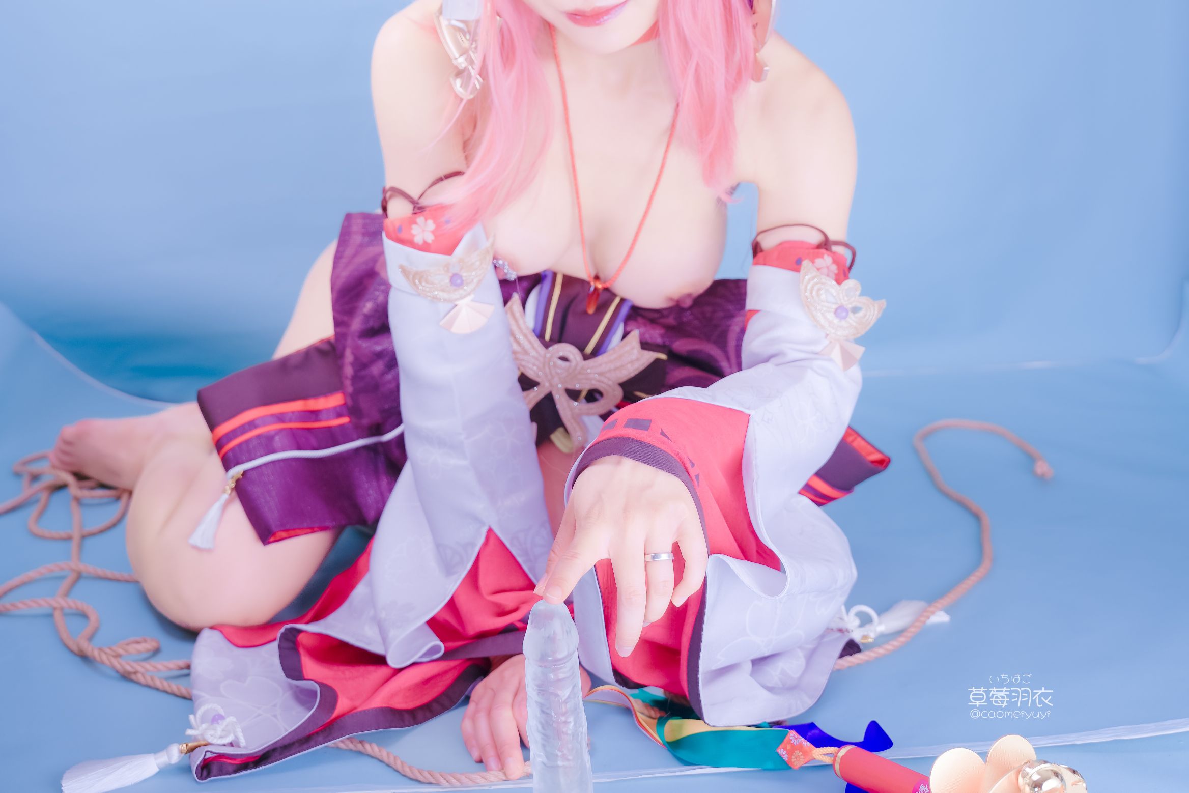 草莓羽衣-caomeiyuyi-cosplay-Yae-Miko---Genshin-Impact-03-15