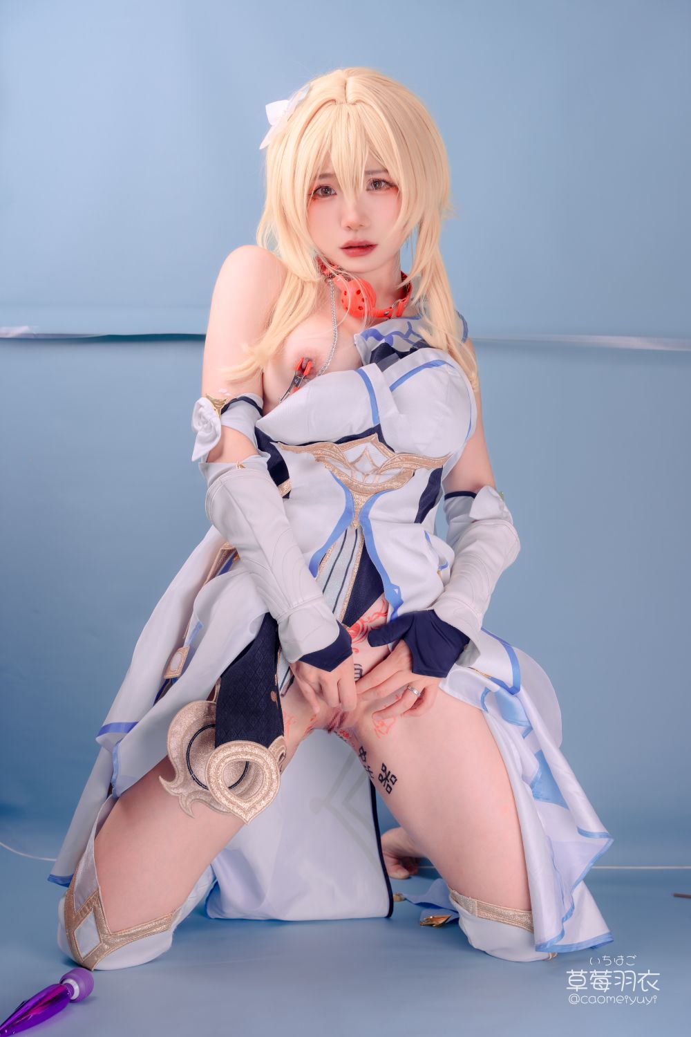 草莓羽衣-caomeiyuyi-cosplay-Lumine---Genshin-Impact-03-15