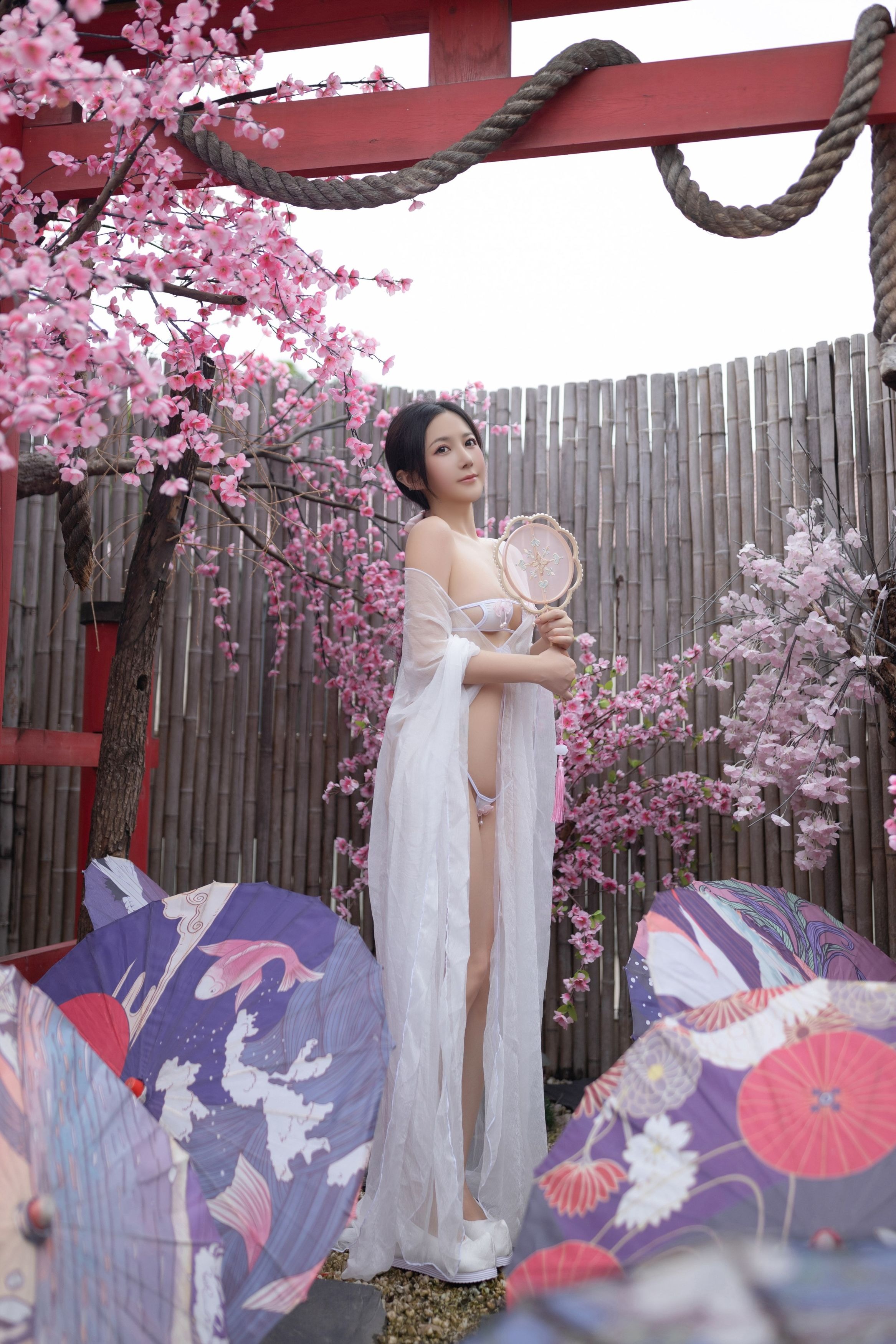 鱼子酱Fish---花想容-120P-08-18