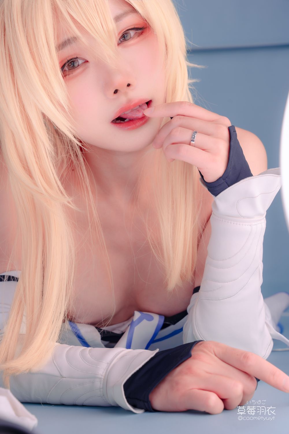 草莓羽衣-caomeiyuyi-cosplay-Lumine---Genshin-Impact-03-15