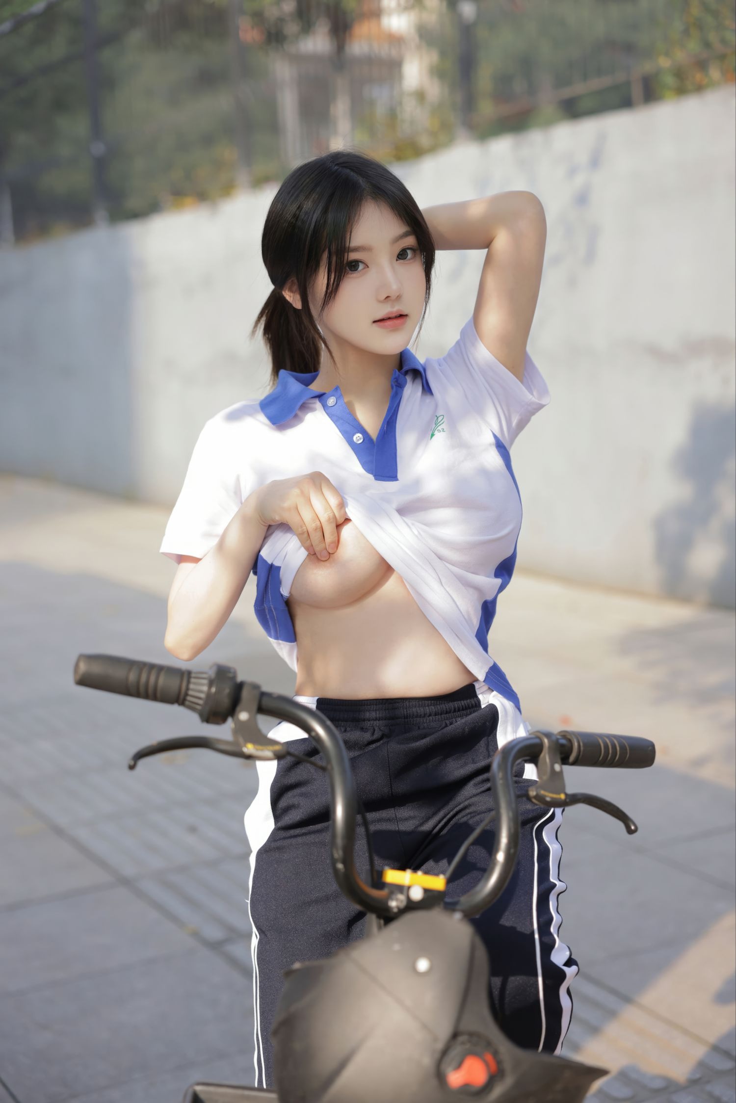 豆瓣酱---公交车-08-16