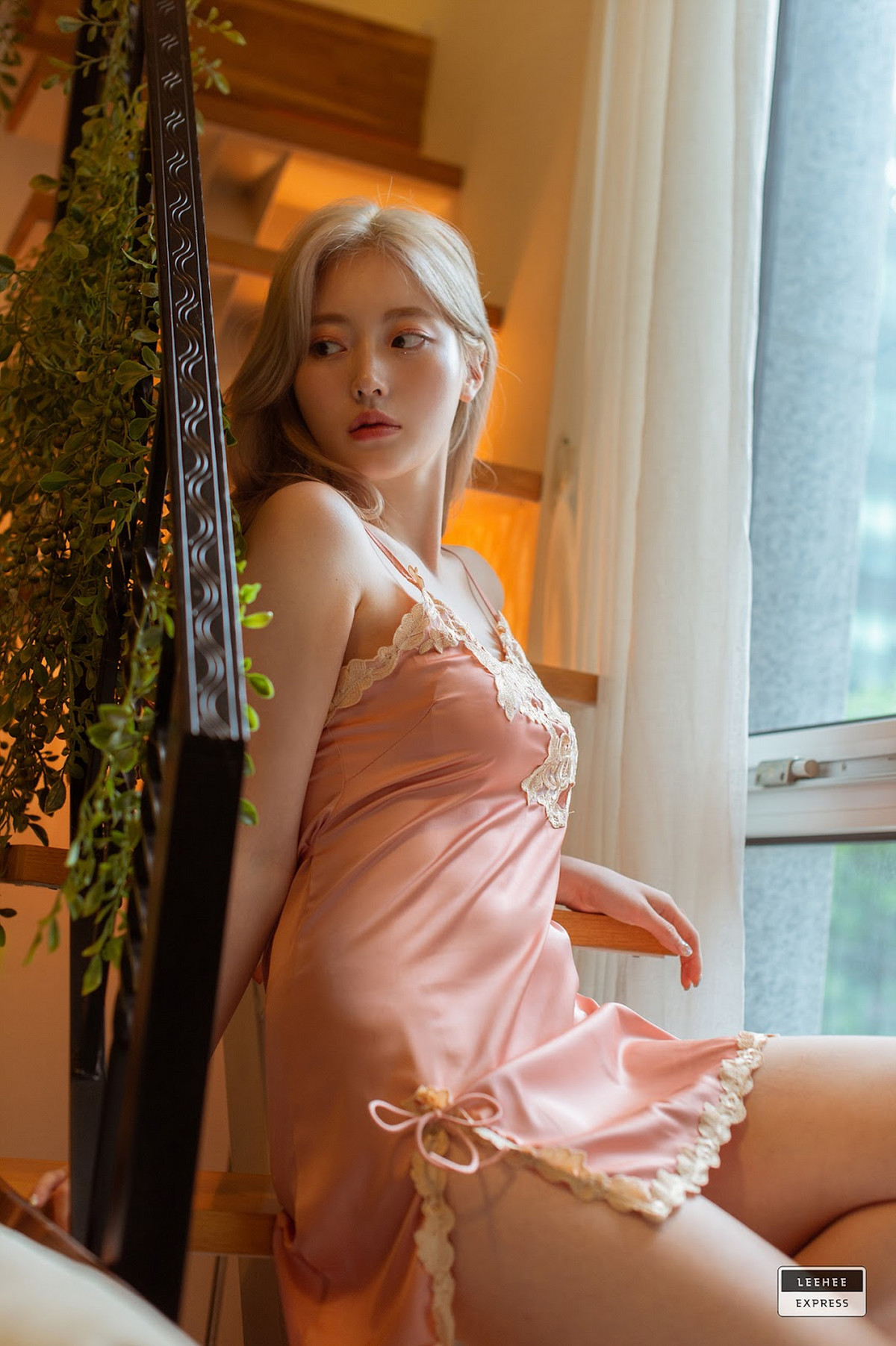 Jeong-Ah-정아-LEEHEE-EXPRESS-LEDG-077-10-12