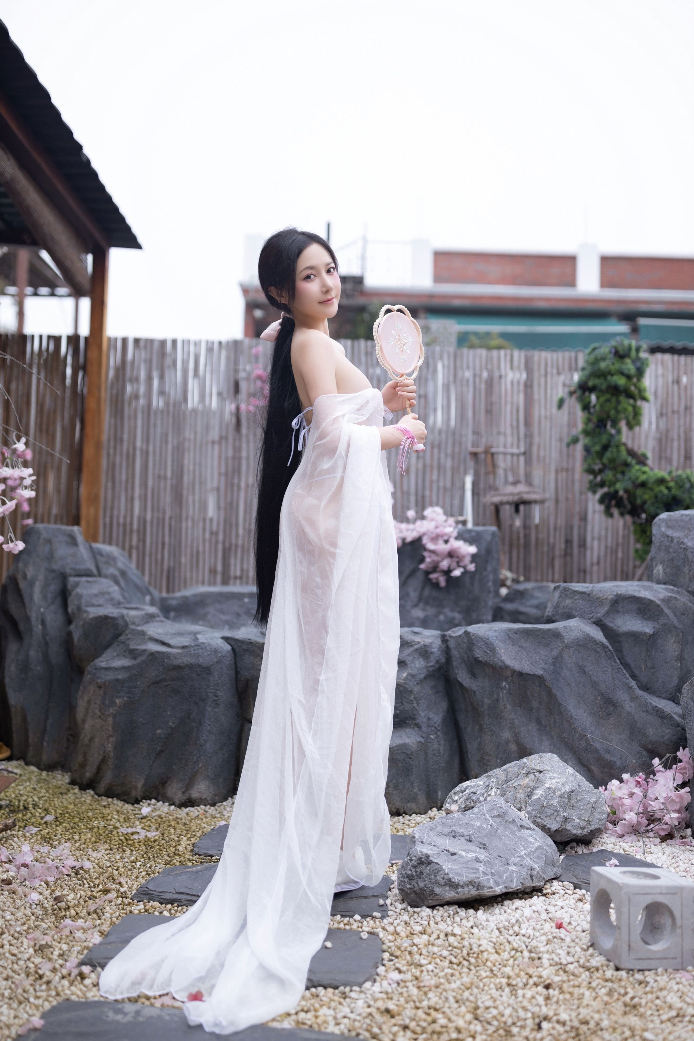 鱼子酱Fish---花想容-120P-08-18