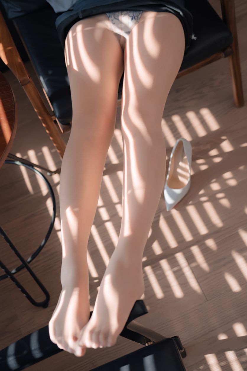 轩萧学姐---蓝裙OL170p4v-147G-06-18