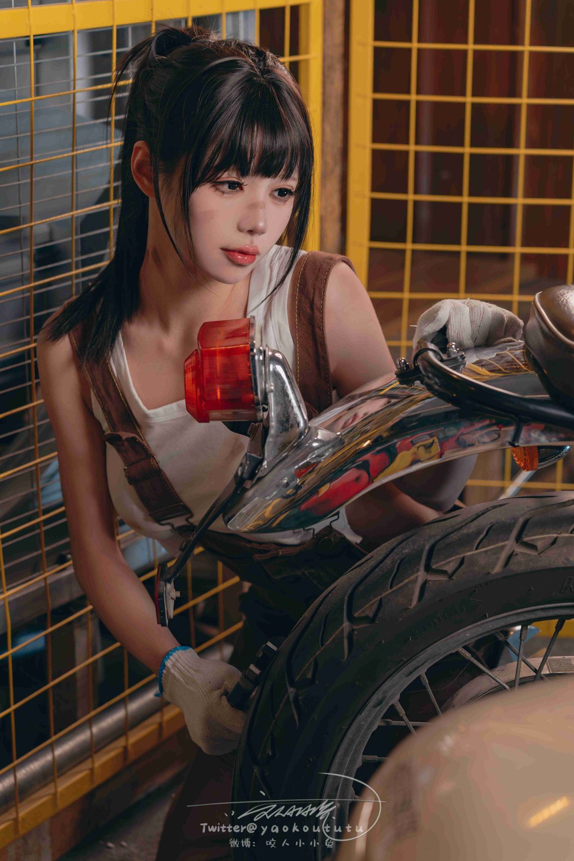 咬人小小兔-1月作品机车修理工-Shake-it-02-28