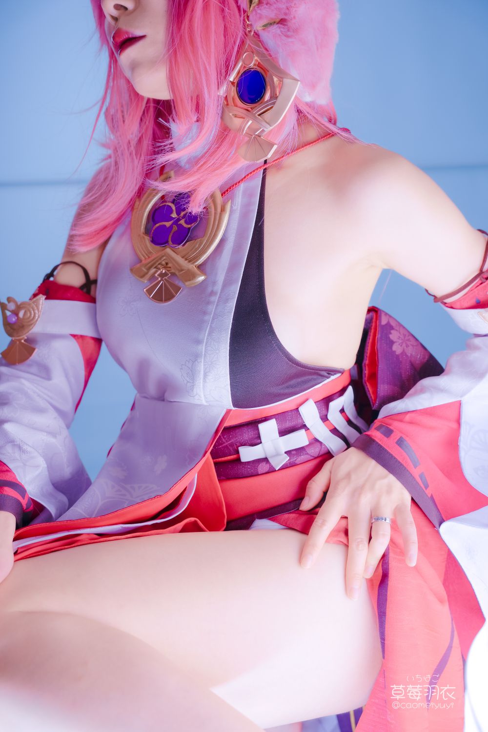草莓羽衣-caomeiyuyi-cosplay-Yae-Miko---Genshin-Impact-03-15