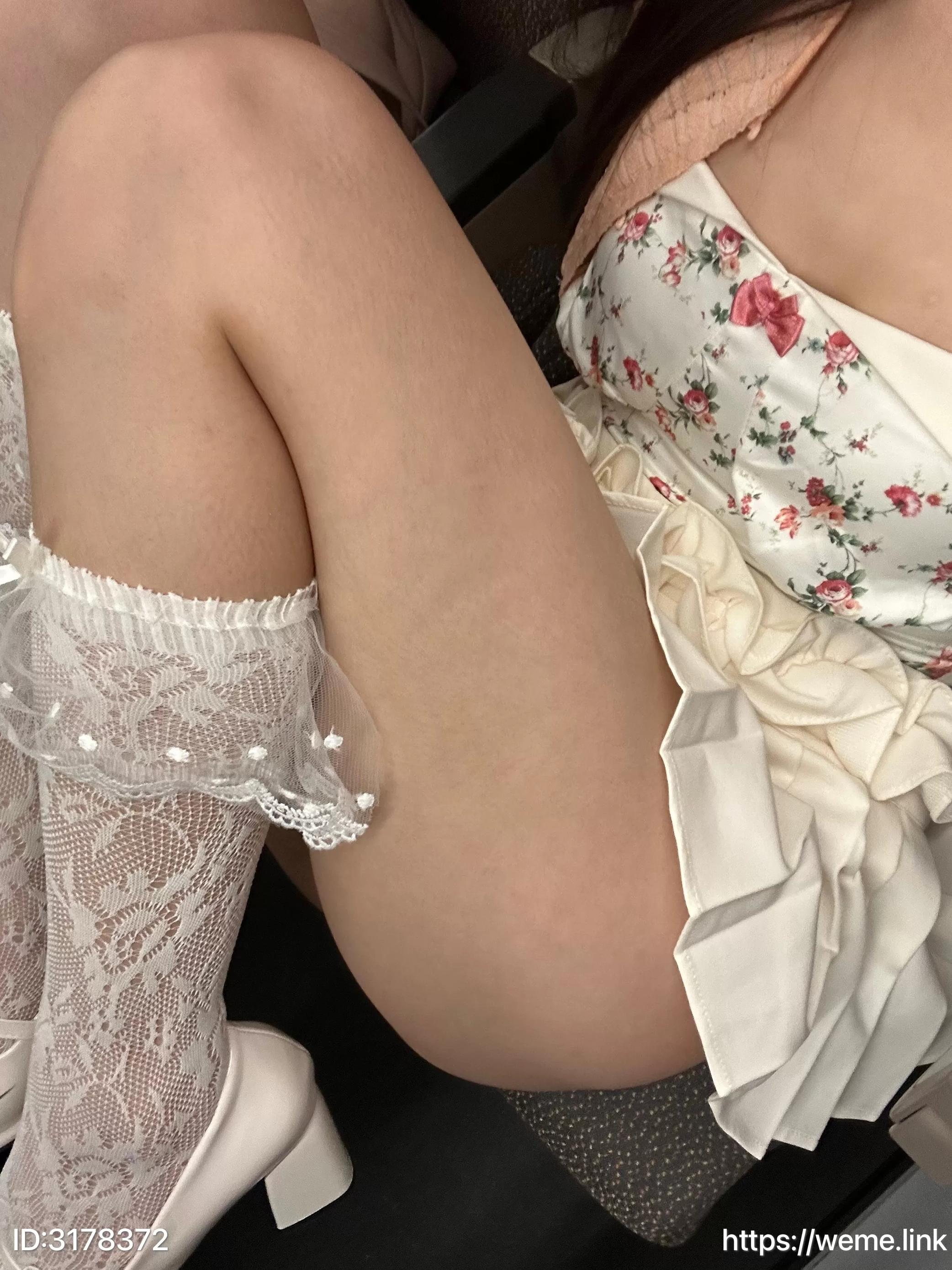 小萌子---NO001-高铁上-28P90MB-08-17