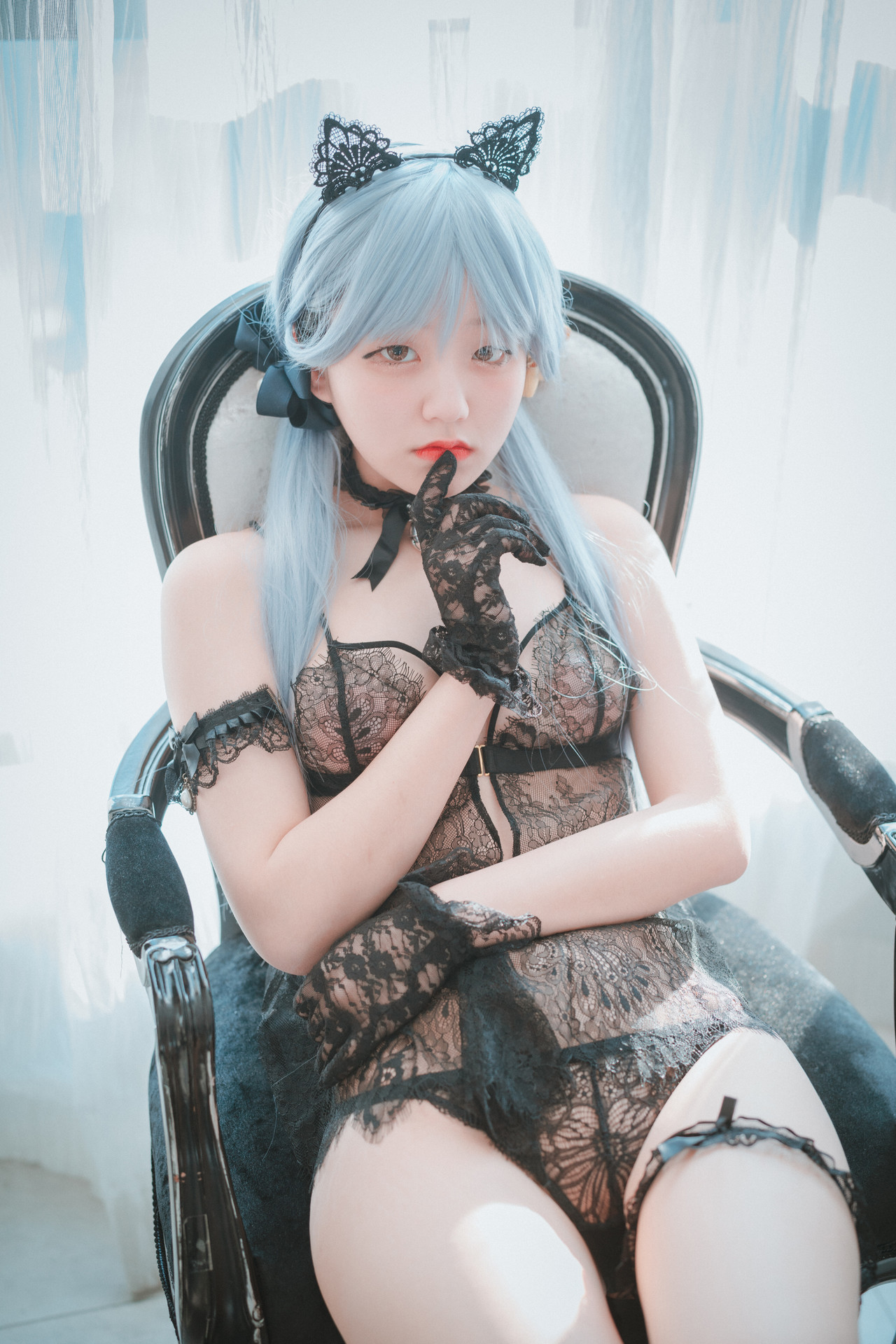 Jeong-Jenny-정제니-DJAWA-Schwarz-und-Wei-Katzenmädchen-Set02-05-07