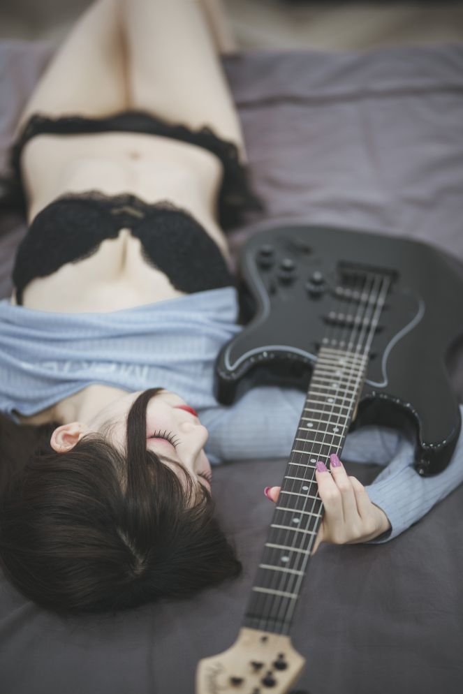 封疆疆v---吉他妹妹-40P-330MB-03-09