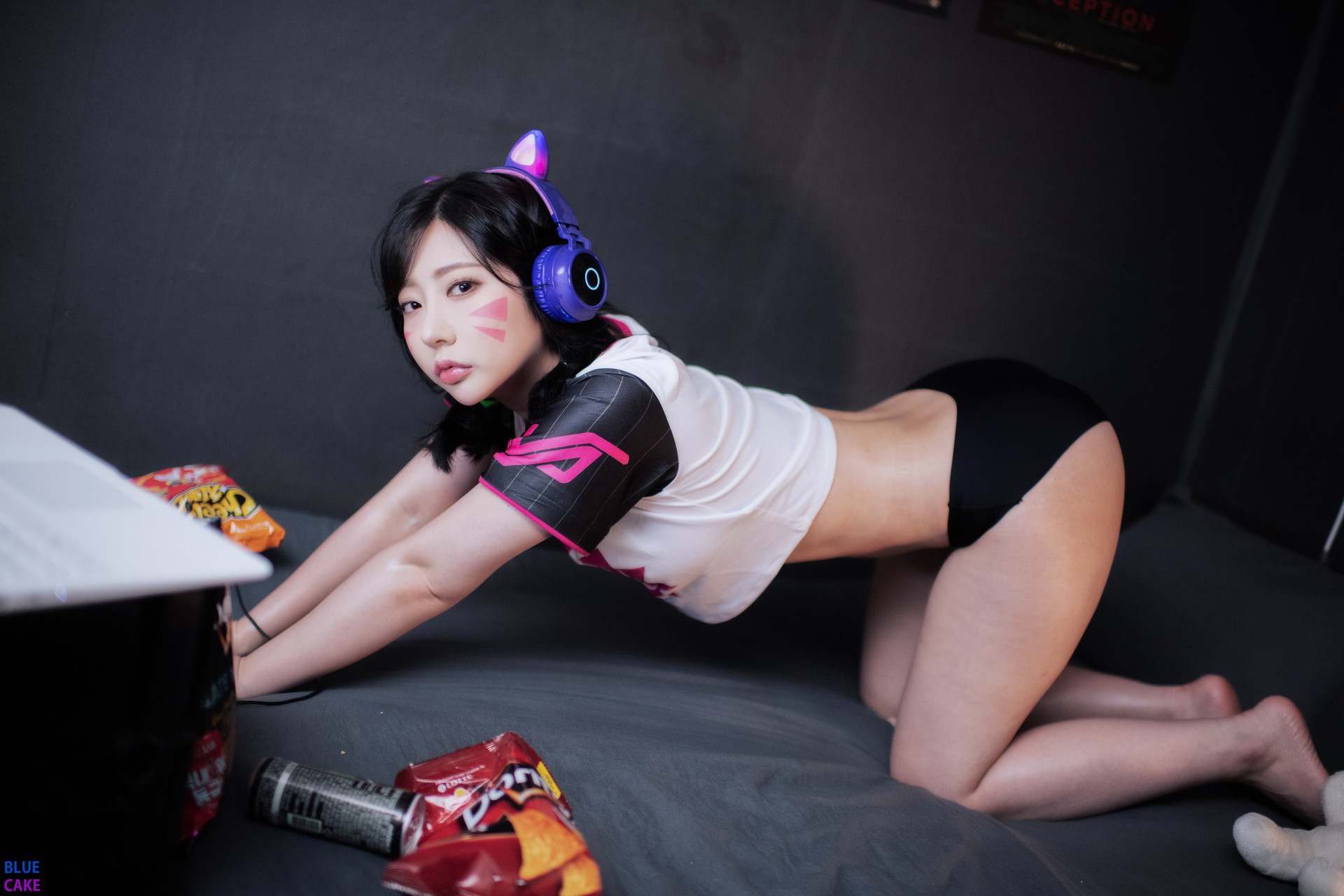 Luci-루시-BLUECAKE-Hello-I-am-DVa-Kim-04-02