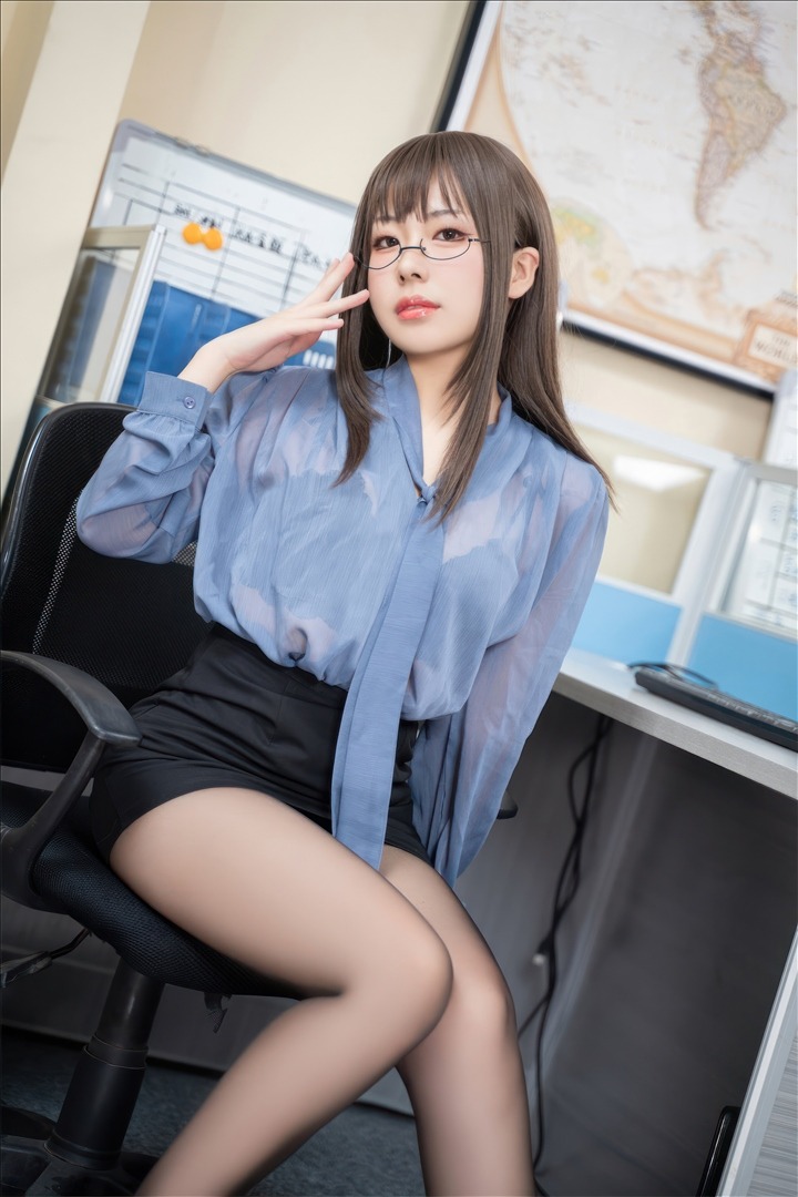 虎森森---黑丝眼镜娘-60P-60P-30836-MB-20240818f-08-18