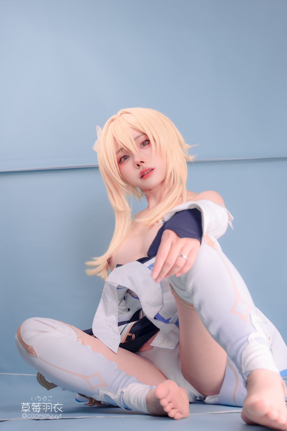 草莓羽衣-caomeiyuyi-cosplay-Lumine---Genshin-Impact-03-15