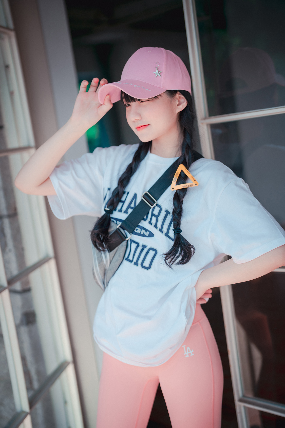 Jeong-Jenny-정제니-DJAWA-8216Loose-and-Tight-Pink8217-Set03-03-20