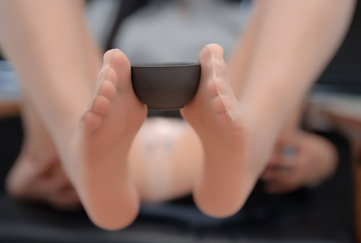 轩萧学姐---蓝裙OL170p4v-147G-06-18