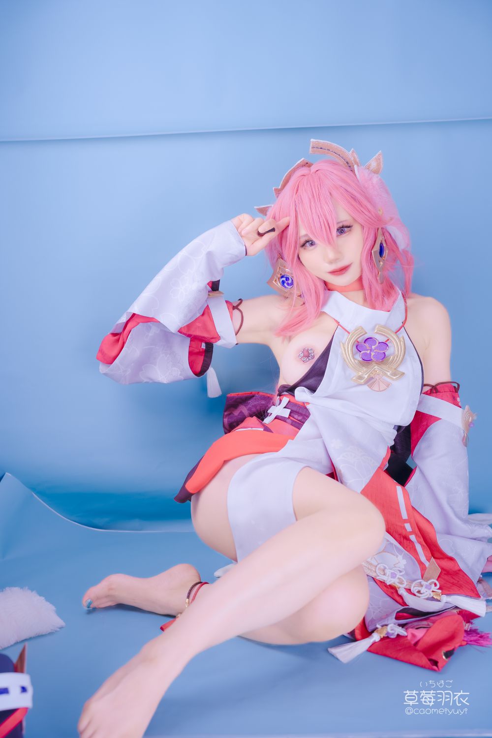 草莓羽衣-caomeiyuyi-cosplay-Yae-Miko---Genshin-Impact-03-15