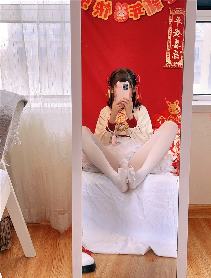 白丝奶糖酱---新年女仆-108P-108P-38759-MB-20240824j-08-25