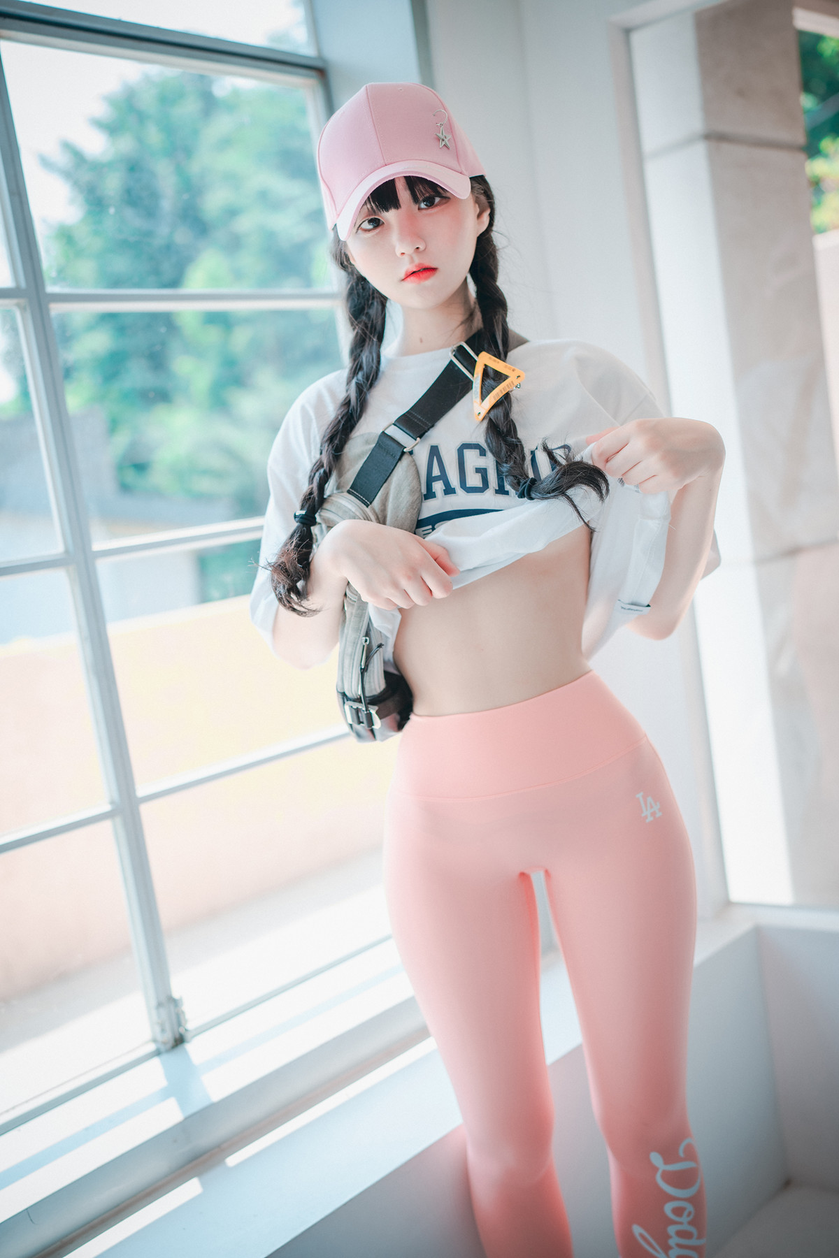 Jeong-Jenny-정제니-DJAWA-8216Loose-and-Tight-Pink8217-Set03-03-20