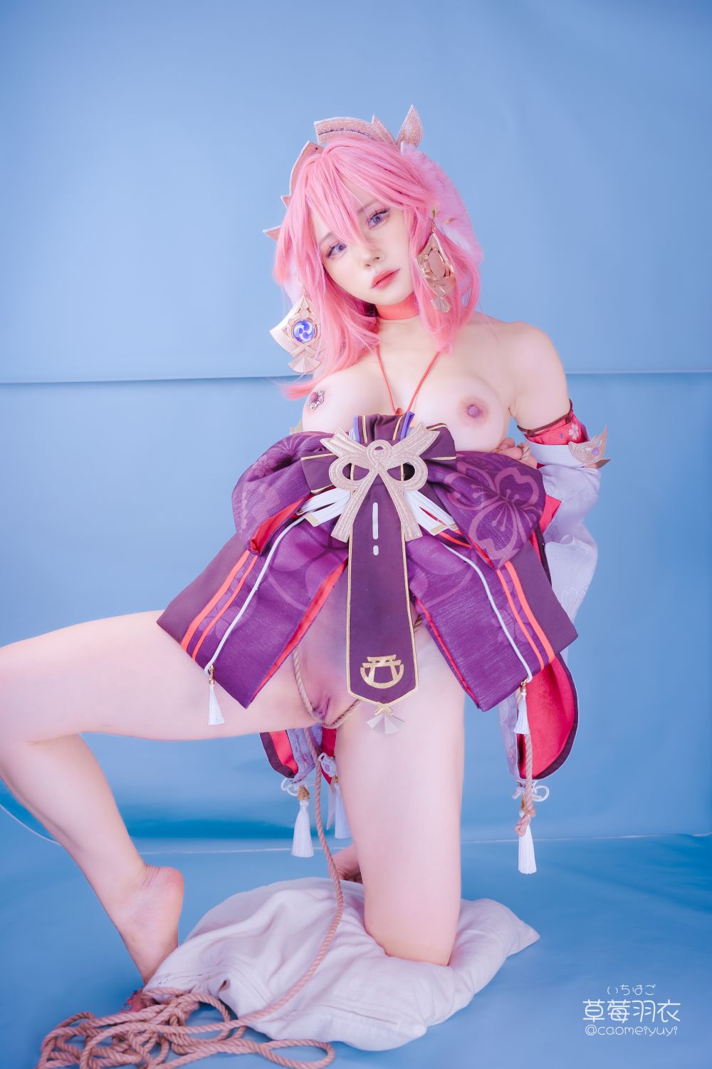 草莓羽衣-caomeiyuyi-cosplay-Yae-Miko---Genshin-Impact-03-15