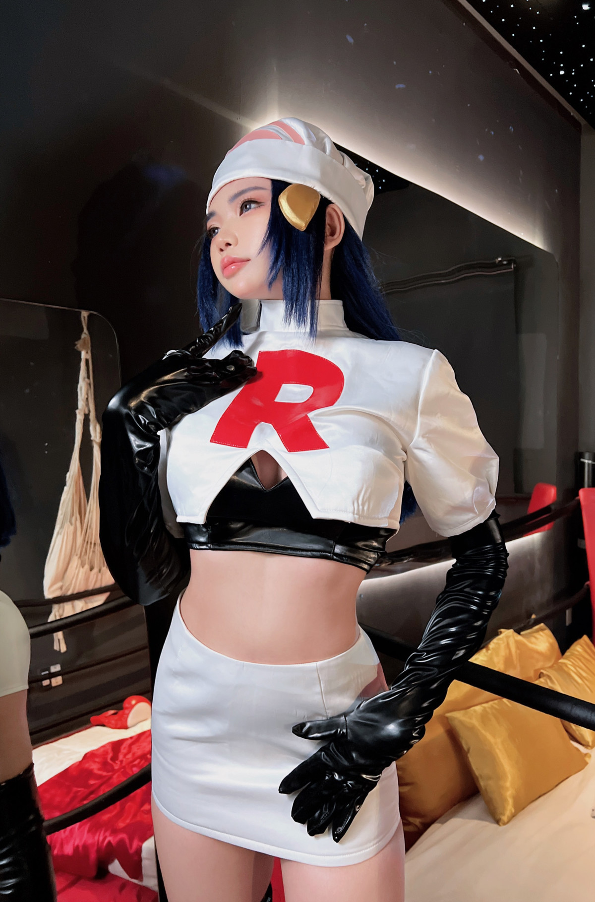 Cosplay-ZinieQ-Dawn-Pokemon-in-Team-Rocket-Costume-04-28