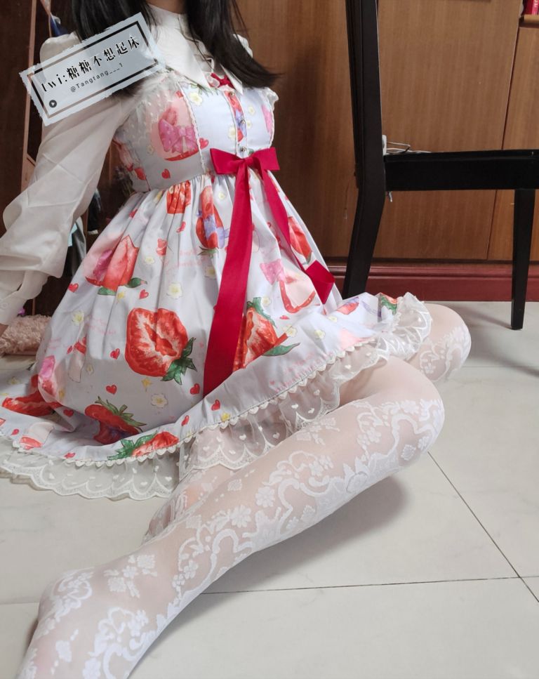 糖糖不想起床---草莓洛丽塔-06-24