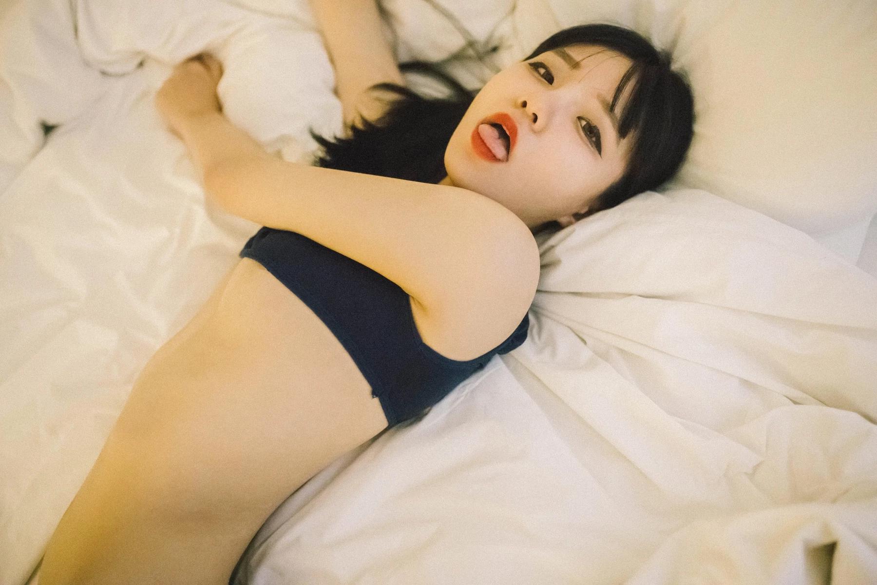 Jeong-Jenny-정제니-Moon-Night-Snap-The-First-Set01-05-07