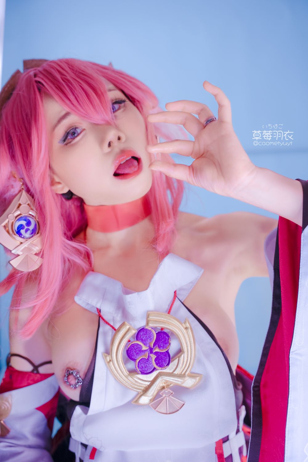 草莓羽衣-caomeiyuyi-cosplay-Yae-Miko---Genshin-Impact-03-15