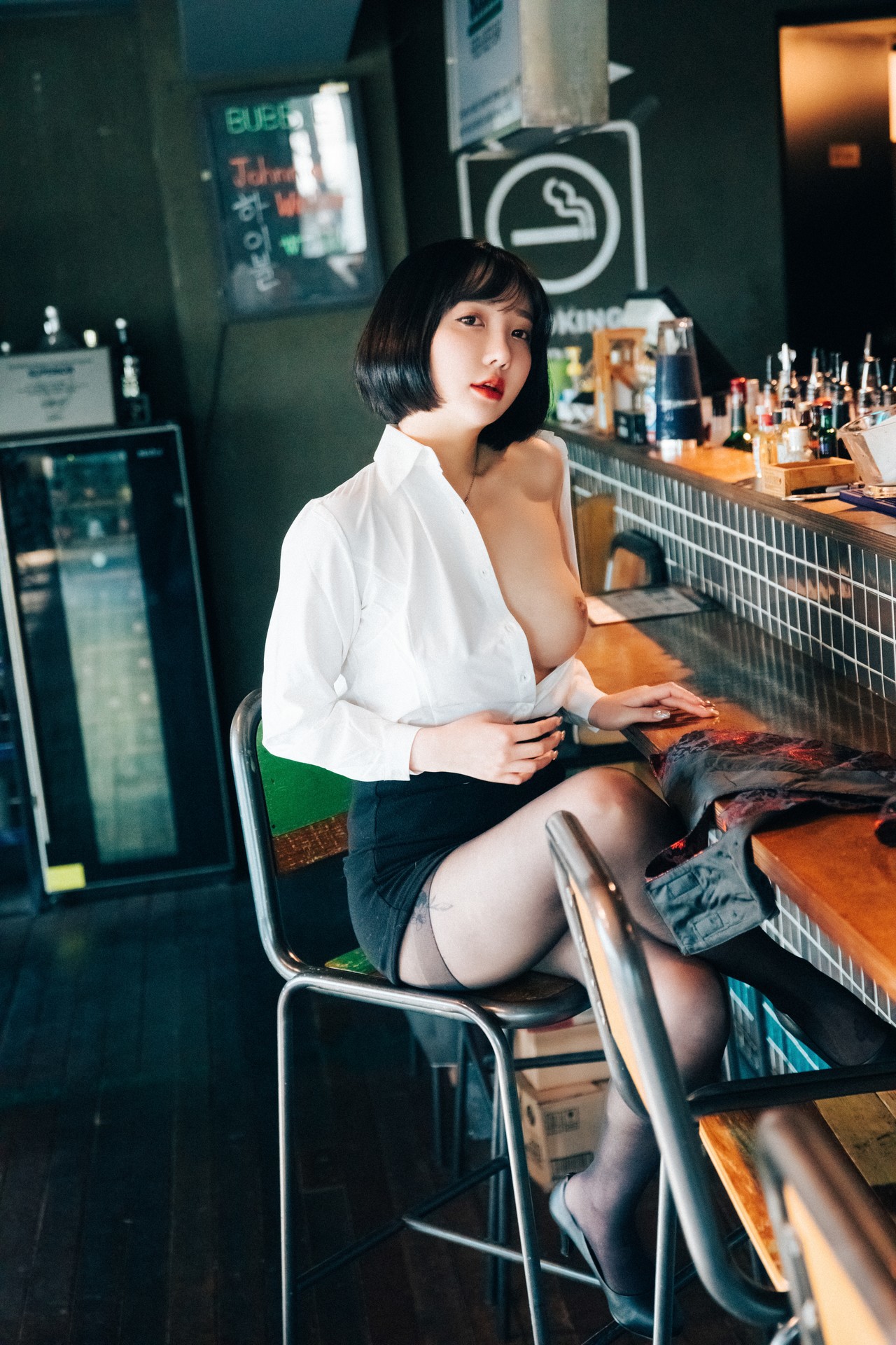 Son-Yeeun-손예은-Loozy-Tainted-Love-Bar-Set01-01-19